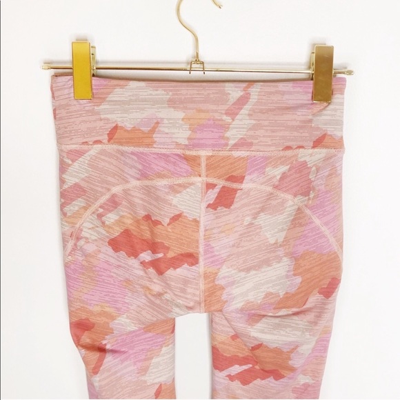 Outdoor Voices • TechSweat Flex 3/4 Leggings - Picture 7 of 7